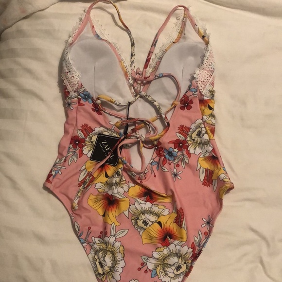 One piece swimsuit - Picture 2 of 4